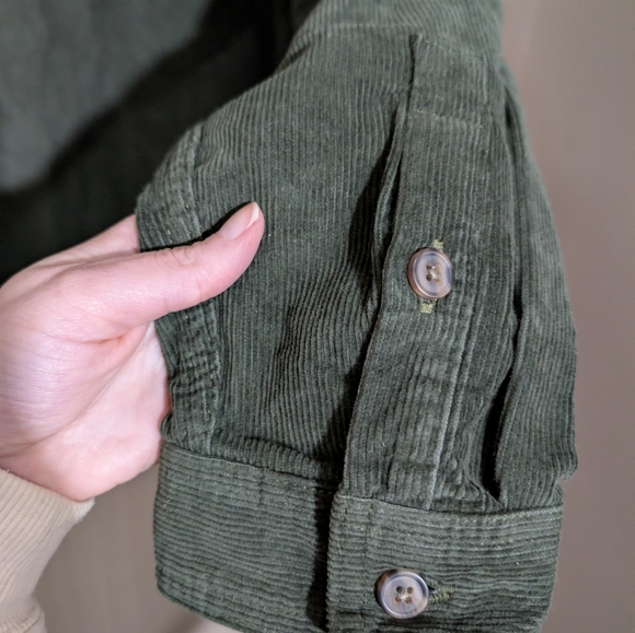 Patagonia Men’s Size Large Pine Needle Green Long Sleeve Corduroy Button Shirt - Picture 6 of 7